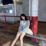 #學生 #兼職Model   俏皮系 臉蛋精緻、膚白長腿，性格活潑好動。鬼靈精怪想法多