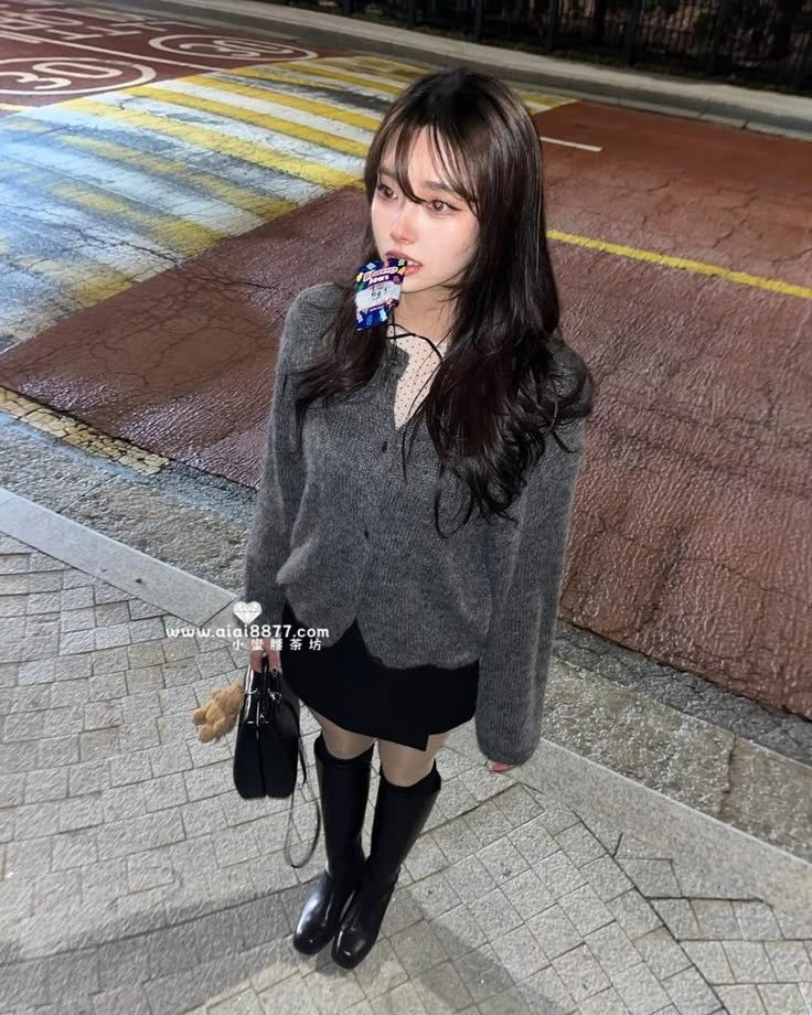 純欲大奶妹、無辜臉配傲人D杯。主動會撒嬌，床戰反差大