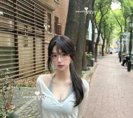 #藝術系學生  清冷臉。冷白皮