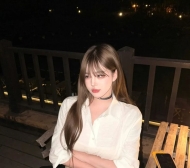 網美高冷臉、肉感蜜大腿。性格悶騷反差大，口技一流