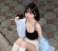 像從日劇裡走出來的清純少女！短髮俏麗、眼神無邪，長襪下隱藏的雪白長腿更是讓人心跳