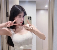 平時裹在圍裙下的噴血曲線，只在今晚為你卸下防備。天真無邪的甜美笑容