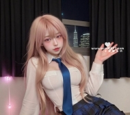 Cosplayer #動漫Model  二次元萌妹。粉色長髮配精緻娃娃臉