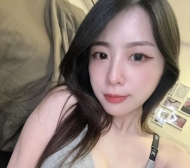 豐滿型女友，適合喜歡大奶的大大，臉蛋漂亮很會用眼神勾引，